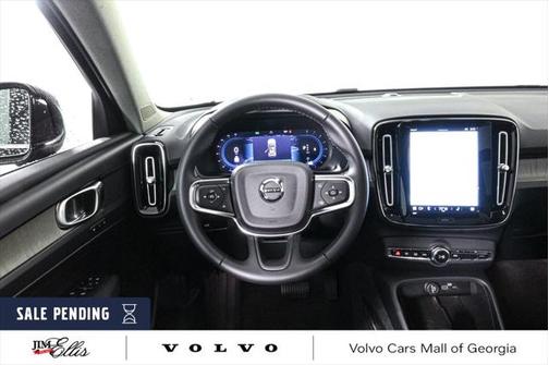2025 Volvo XC40 B5 Core Bright Theme