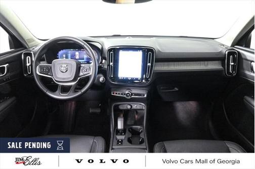 2025 Volvo XC40 B5 Core Bright Theme