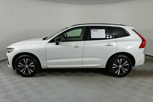 2024 Volvo XC60 B5 Core Dark Theme