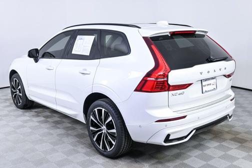 2023 Volvo XC60 B5 Plus Dark Theme