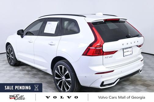 2023 Volvo XC60 B5 Plus Dark Theme