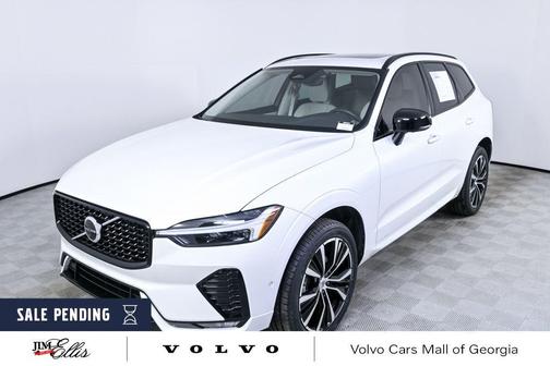 2023 Volvo XC60 B5 Plus Dark Theme