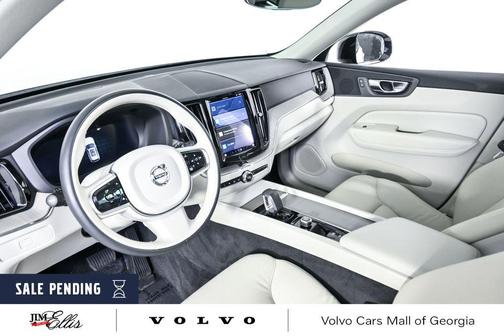 2023 Volvo XC60 B5 Plus Dark Theme