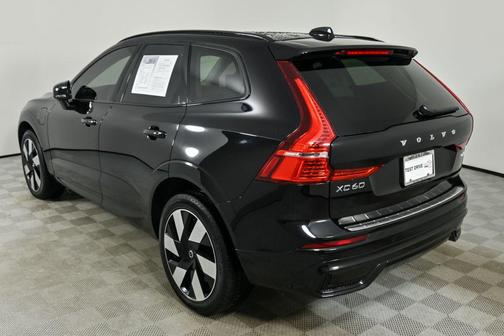 2025 Volvo XC60 Plug-In Hybrid T8 Plus