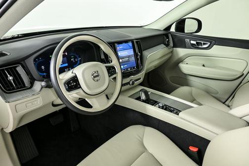 2025 Volvo XC60 Plug-In Hybrid T8 Plus