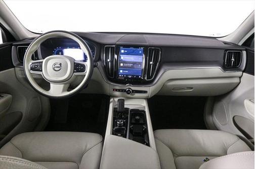 2024 Volvo XC60 B5 Core Dark Theme