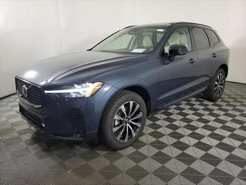 2024 Volvo XC60 B5 Core Dark Theme