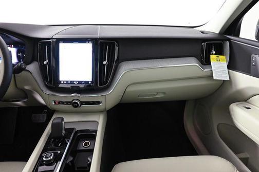 2025 Volvo XC60 B5 Plus