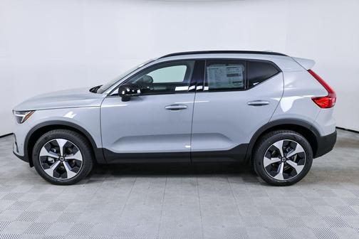 2026 Volvo XC40 Plus, B5 AWD Gas (mild hybrid), Dark