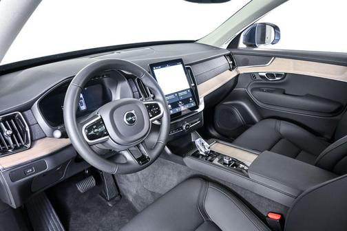 2025 Volvo XC90 B6 Plus 7-Seater