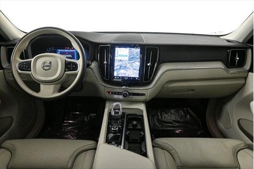 2023 Volvo XC60 B5 Ultimate Bright Theme