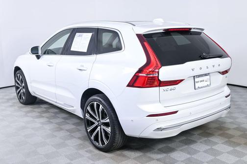 2023 Volvo XC60 B5 Ultimate Bright Theme