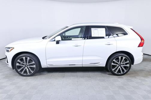 2023 Volvo XC60 B5 Ultimate Bright Theme