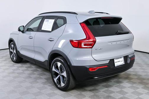 Vapour Grey Metallic 2026 Volvo XC40 Plus, B5 AWD Gas (mild hybrid), Dark