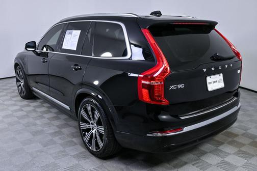 2024 Volvo XC90 Recharge Plug-In Hybrid T8 Ultimate Bright Theme 7-Seater