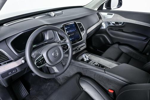 2024 Volvo XC90 Recharge Plug-In Hybrid T8 Ultimate Bright Theme 7-Seater