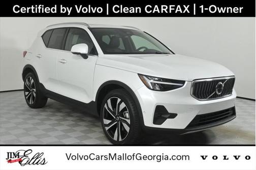 2025 Volvo XC40 B5 Plus Bright Theme