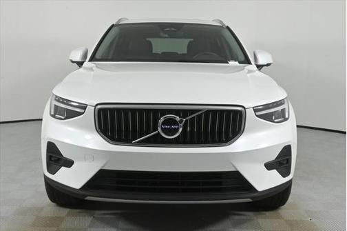 2025 Volvo XC40 B5 Plus Bright Theme