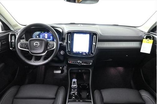 2025 Volvo XC40 B5 Ultra Dark Theme