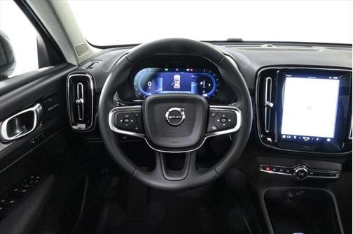 2025 Volvo XC40 B5 Ultra Dark Theme