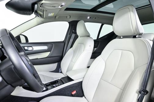 2019 Volvo XC40 T5 Momentum