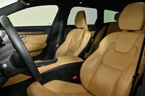 2024 Volvo V90 Cross Country B6 Ultimate