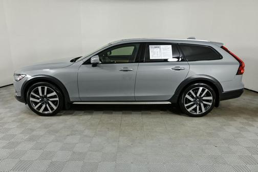 2024 Volvo V90 Cross Country B6 Ultimate