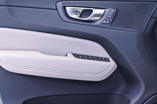 Bright Dusk Metallic 2026 Volvo XC60 B5 Plus