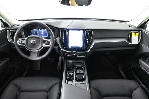 2025 Volvo XC60 B5 Core