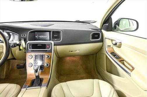 2016 Volvo S60 Inscription T5 Drive-E Platinum