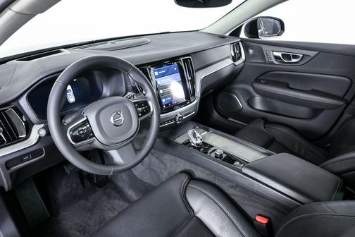 2024 Volvo V60 Cross Country B5 Ultimate