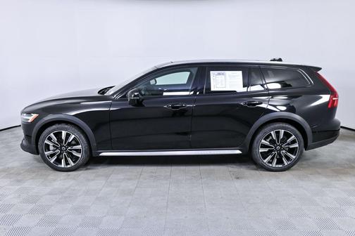 2024 Volvo V60 Cross Country B5 Ultimate
