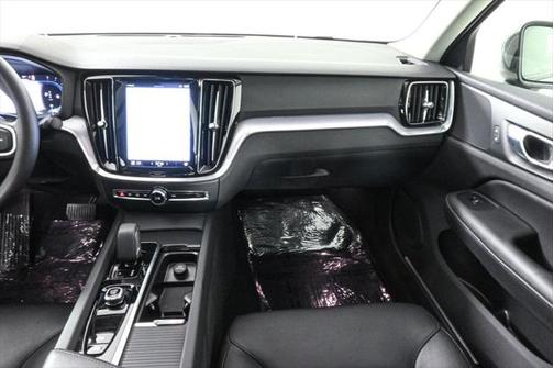 2024 Volvo S60 B5 Core Dark Theme