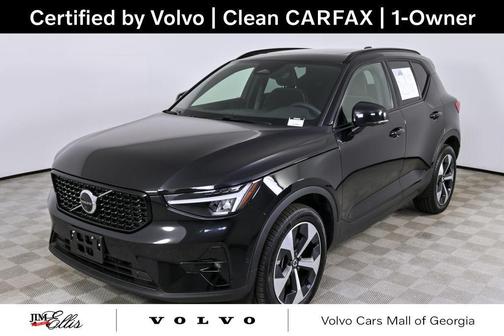 2025 Volvo XC40 B5 Plus Dark Theme
