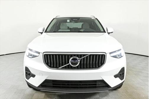 2025 Volvo XC40 B5 Plus Bright Theme