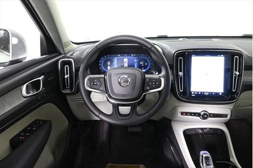2025 Volvo XC40 B5 Plus Bright Theme