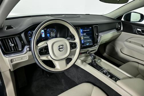 2020 Volvo V60 T5 Momentum