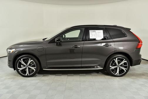 2024 Volvo XC60 Recharge Plug-In Hybrid T8 Ultimate Dark Theme