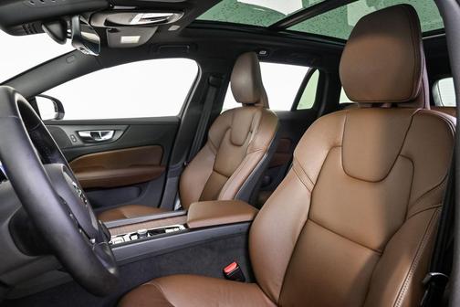 2025 Volvo V60 Cross Country Plus, B5 AWD Gas (mild hybrid)