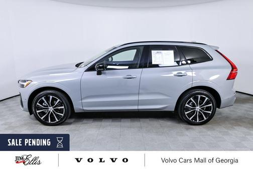 Vapour Grey Metallic 2025 Volvo XC60 B5 Plus