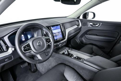 Vapour Grey Metallic 2025 Volvo XC60 B5 Plus