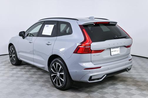Vapour Grey Metallic 2025 Volvo XC60 B5 Plus