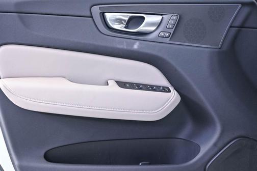 Crystal White Metallic 2026 Volvo XC60 B5 Plus