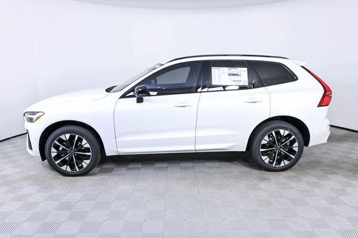 Crystal White Metallic 2026 Volvo XC60 B5 Plus