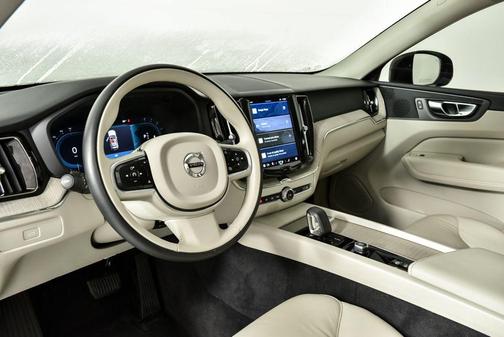 2023 Volvo XC60 B5 Plus Bright Theme
