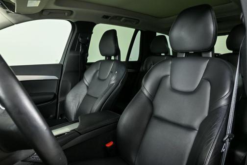 2018 Volvo XC90 T5 Momentum
