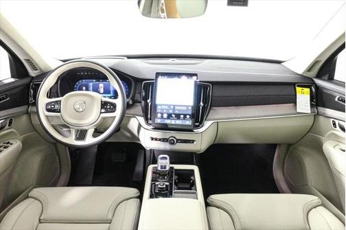 2025 Volvo XC90 B6 Ultra