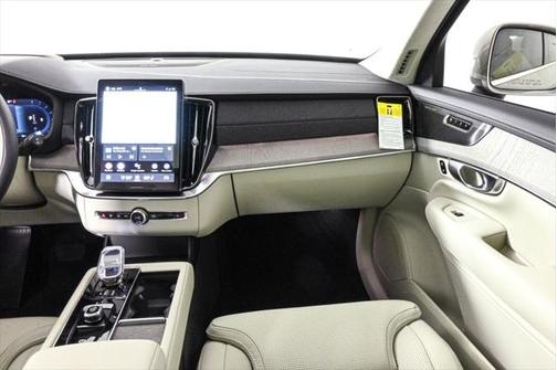 2025 Volvo XC90 B6 Ultra