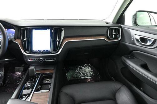 2023 Volvo V60 Cross Country B5 Plus