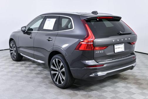 Platinum Grey Metallic 2023 Volvo XC60 B5 Ultimate Bright Theme